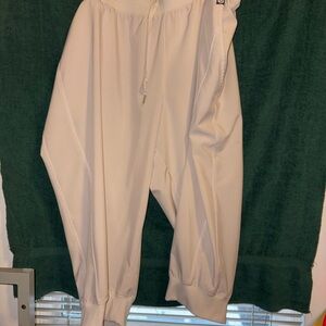Livi Active Cream Capris